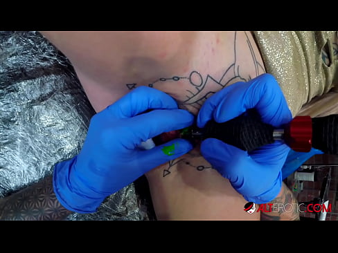 ❤️ Extremadamente tatuado hottie Sully Savage consiguió un tatuaje en su clítoris ❤️ Porno casero en es.xxxnd-com.ru ❌️❤️❤️❤️❤️❤️❤️❤️